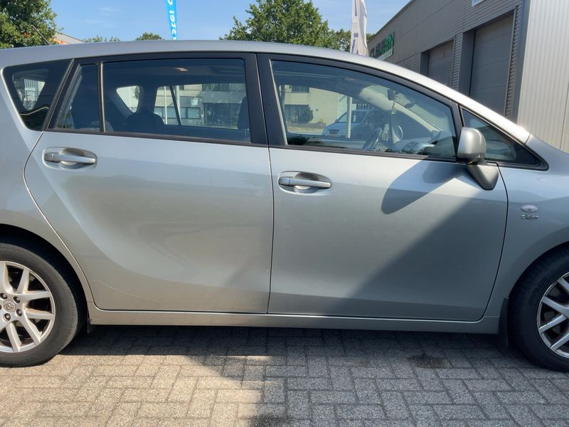 Toyota Verso 2.2 D-4D Sol 2013 – снимка 10