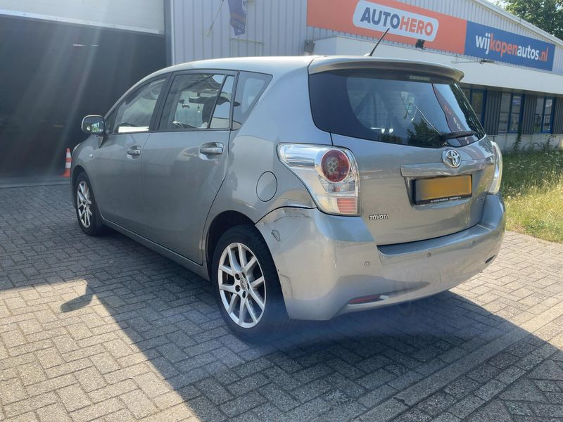 Toyota Verso 2.2 D-4D Sol 2013 – снимка 6