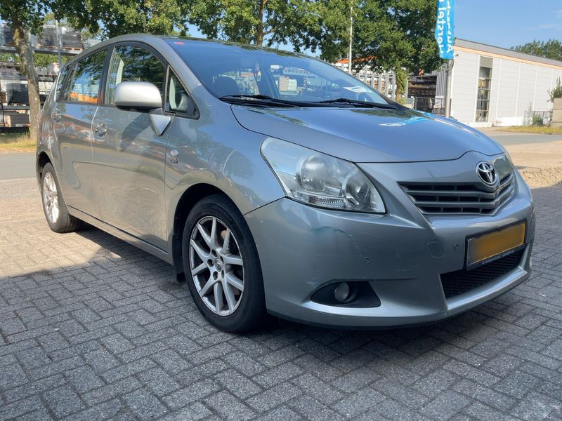 Toyota Verso 2.2 D-4D Sol 2013 – снимка 12