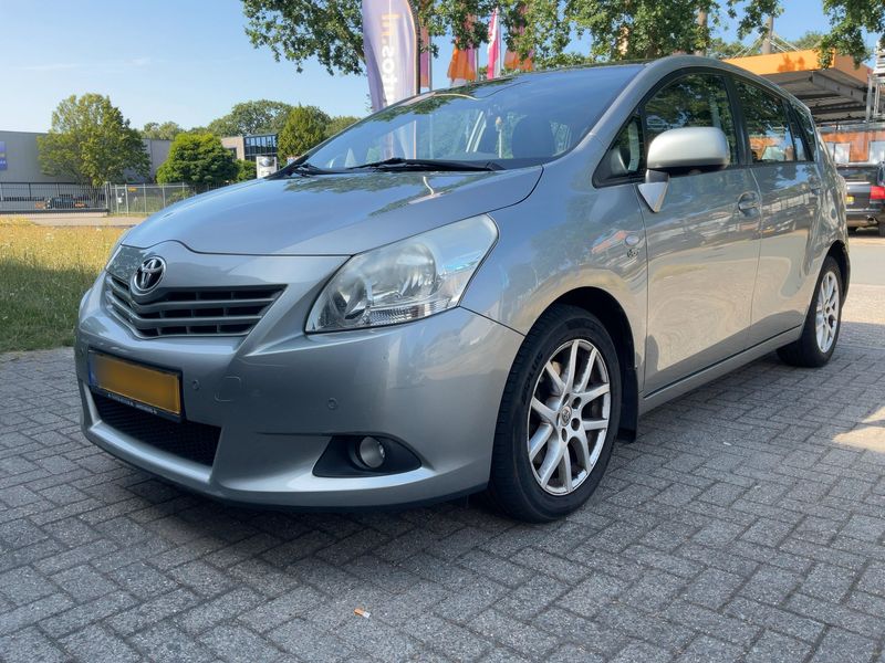 Toyota Verso 2.2 D-4D Sol 2013 – снимка 2