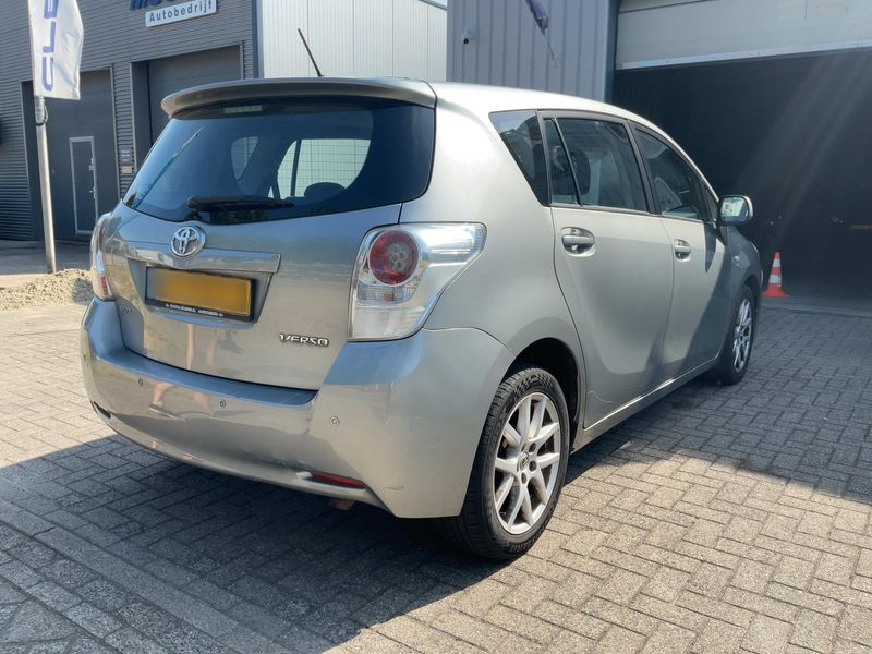 Toyota Verso 2.2 D-4D Sol 2013 – снимка 8