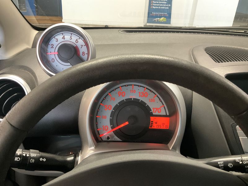 Peugeot 107 1.0 Urban Move 2010 – снимка 4