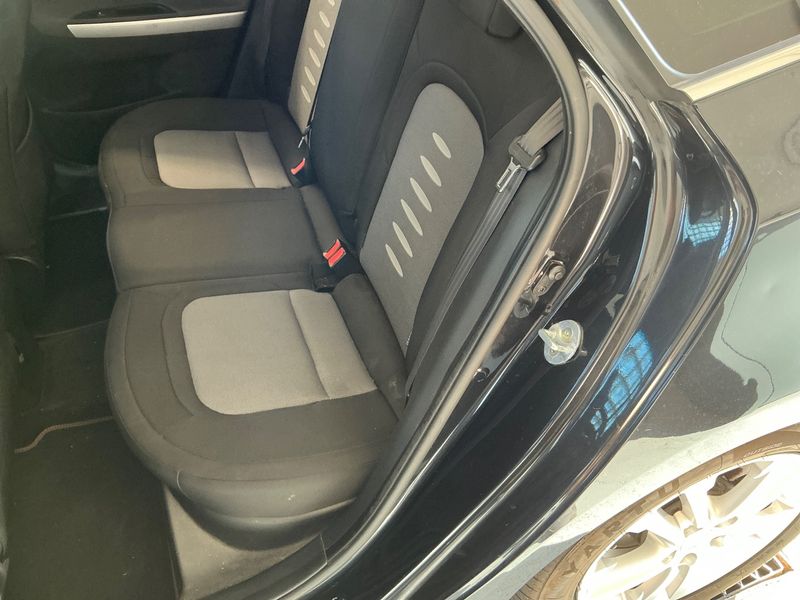 Kia cee'd 1.4 FIFA World Cup Edition 2014 – снимка 45