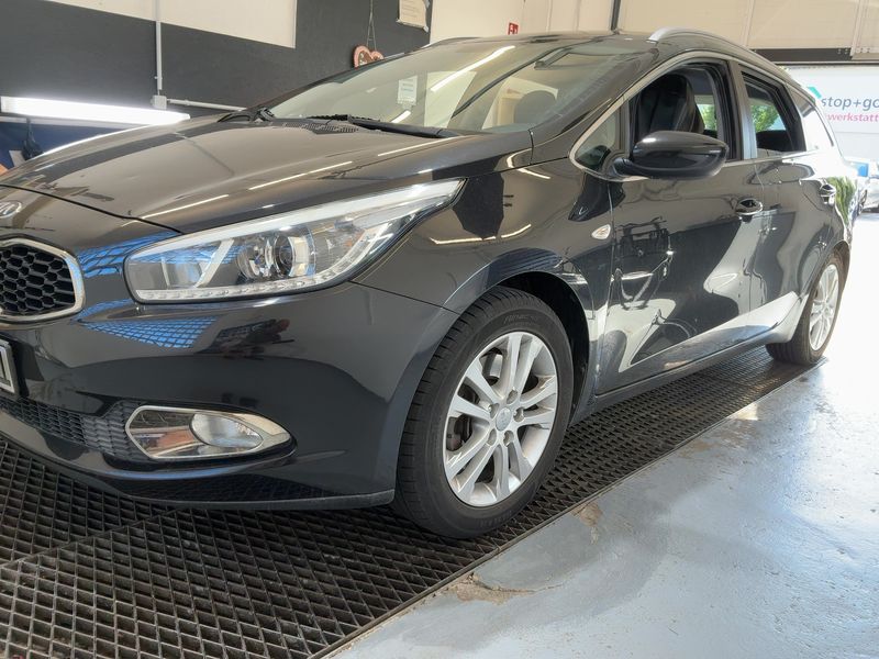Kia cee'd 1.4 FIFA World Cup Edition 2014 – снимка 2