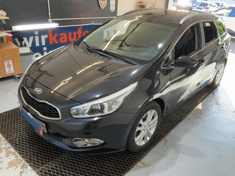 Kia cee'd 1.4 FIFA World Cup Edition 2014 – снимка 1