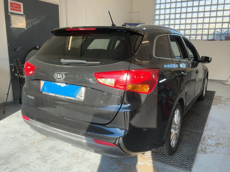 Kia cee'd 1.4 FIFA World Cup Edition 2014 – снимка 8