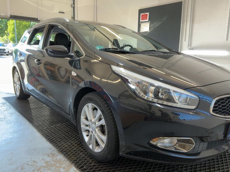 Kia cee'd 1.4 FIFA World Cup Edition 2014 – снимка 12