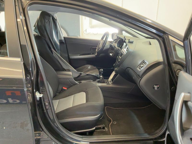 Kia cee'd 1.4 FIFA World Cup Edition 2014 – снимка 17