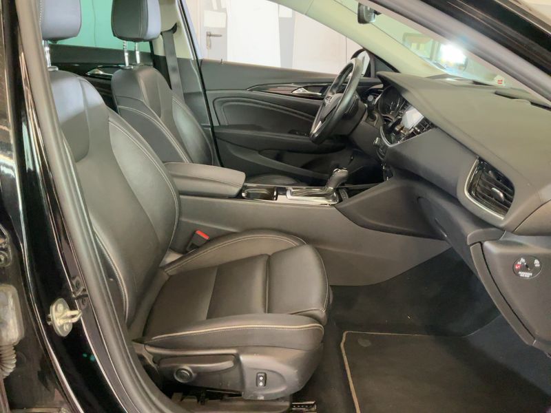 Opel Insignia Sports Tourer 2.0 SIDI Turbo Ultimate Exclusive 4x4 2018 – снимка 16