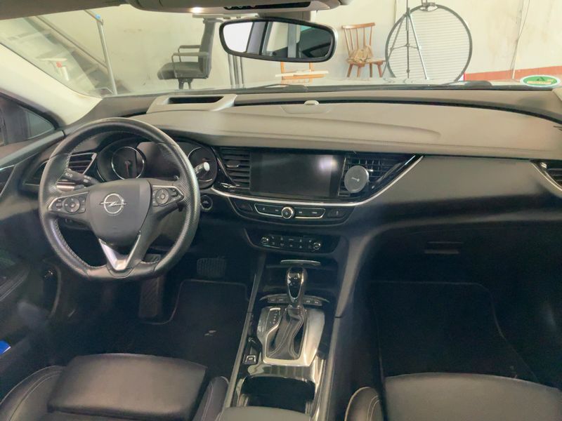 Opel Insignia Sports Tourer 2.0 SIDI Turbo Ultimate Exclusive 4x4 2018 – снимка 17