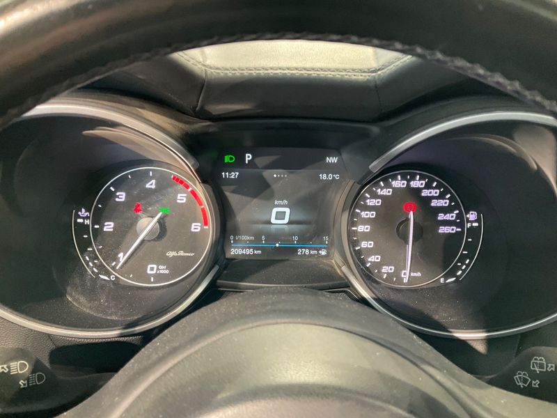 Alfa Romeo Stelvio 2.2 JTDM Lusso Q4 2019 – снимка 19