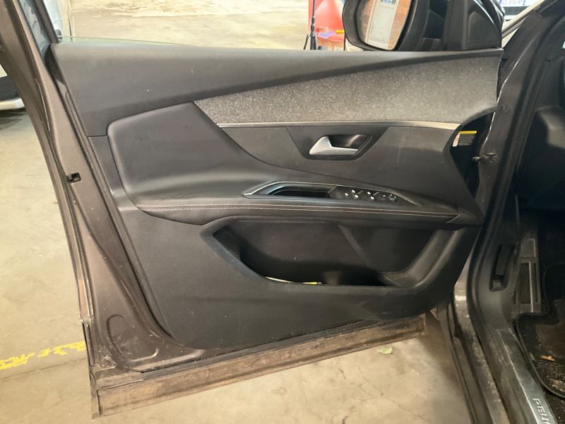 Peugeot 3008 1.5 Blue-HDi GT Line 2018 – снимка 35