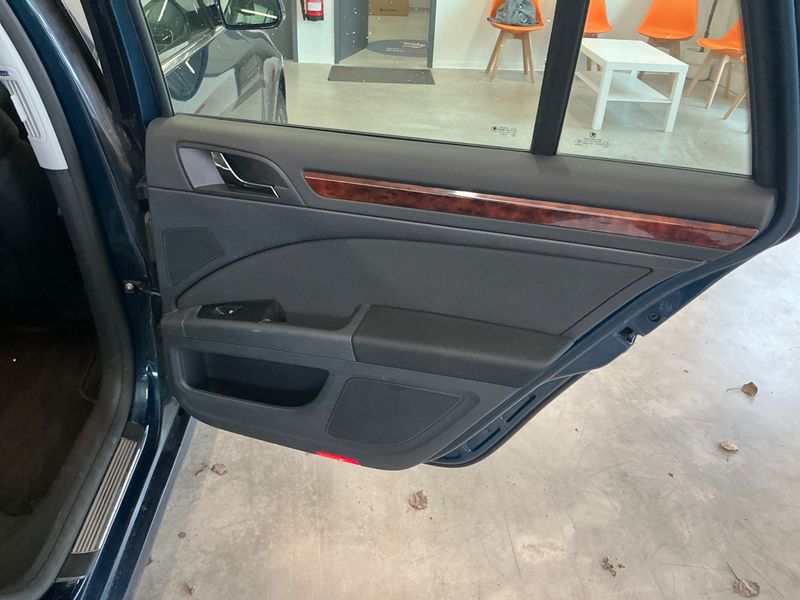 Skoda Superb 2.0 TDI Elegance 2013 – снимка 34