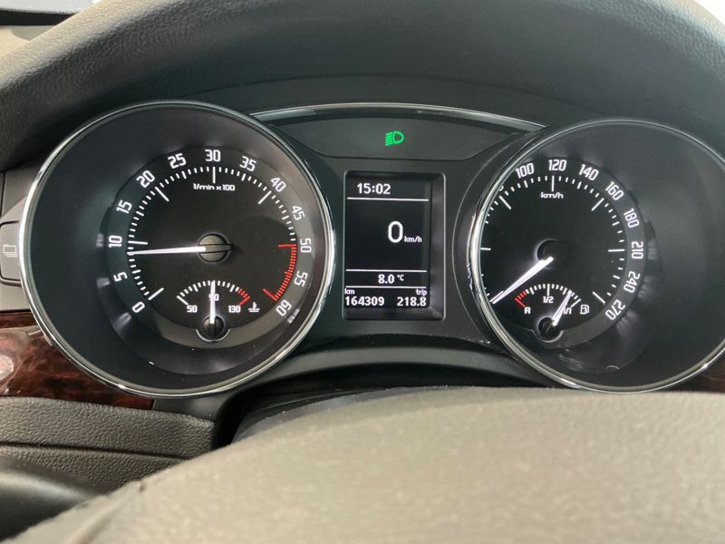 Skoda Superb 2.0 TDI Elegance 2013 – снимка 19
