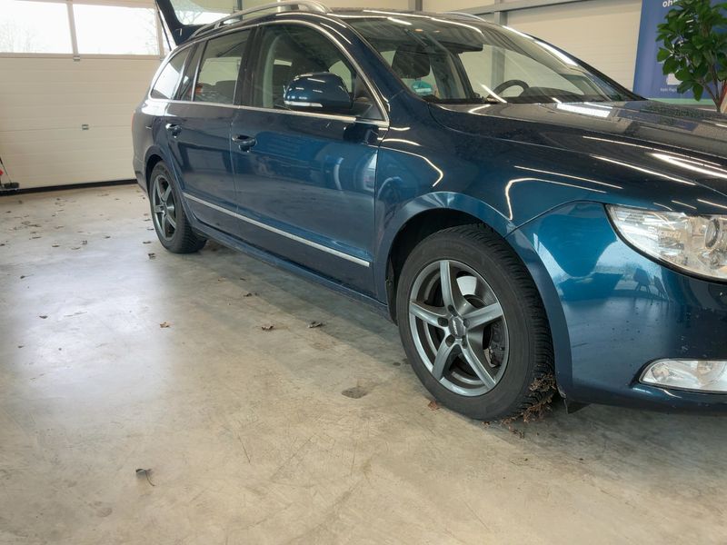 Skoda Superb 2.0 TDI Elegance 2013 – снимка 12
