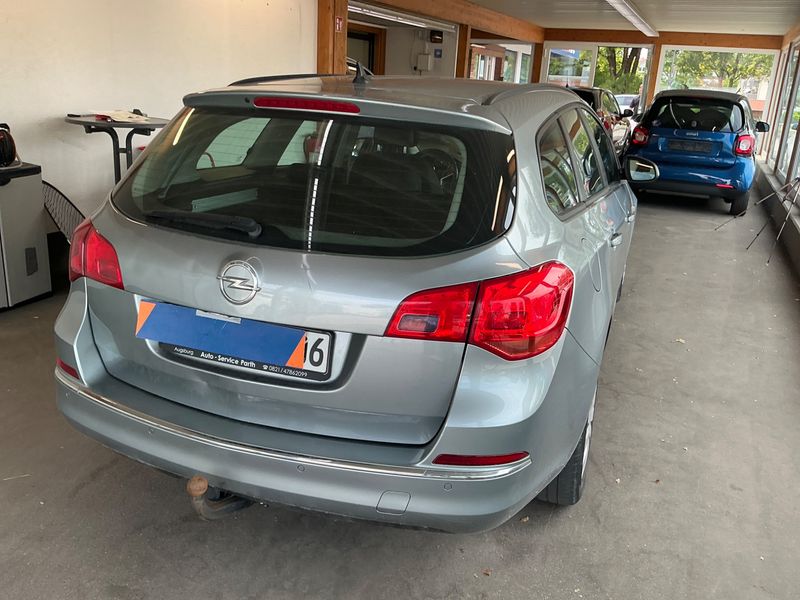 Opel Astra 1.7 CDTI Edition 2013 – снимка 2