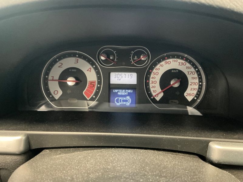 Renault Laguna 1.9 dCi Confort Dynamique 2005 – снимка 4