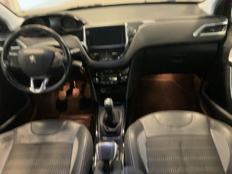 Peugeot 2008 1.2 PureTech Allure 2018 – снимка 17