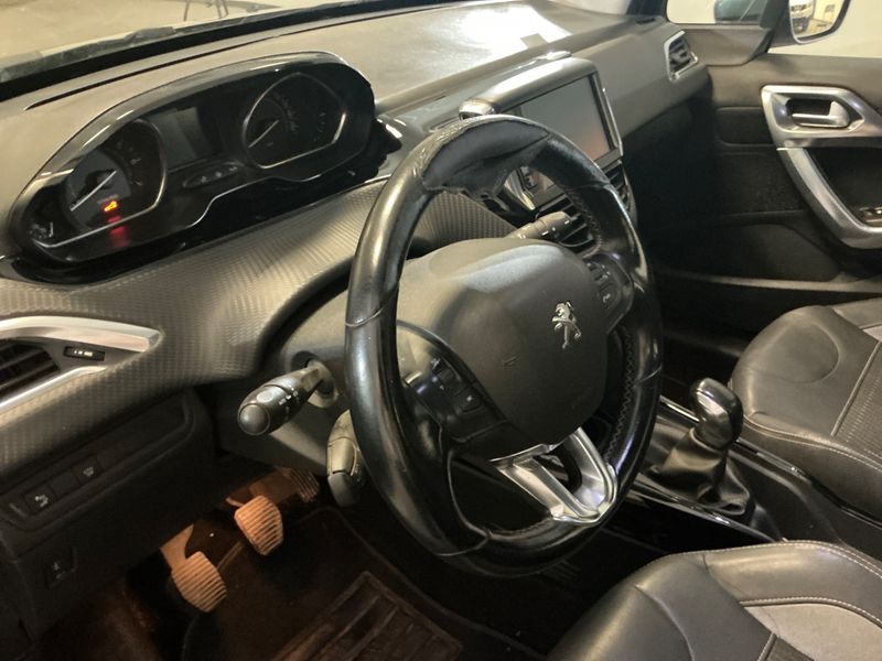 Peugeot 2008 1.2 PureTech Allure 2018 – снимка 28