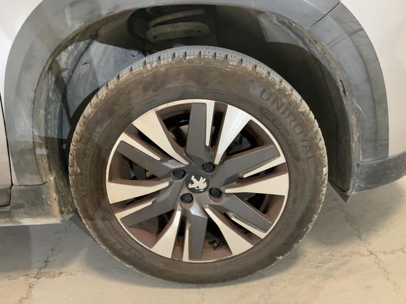 Peugeot 2008 1.2 PureTech Allure 2018 – снимка 11
