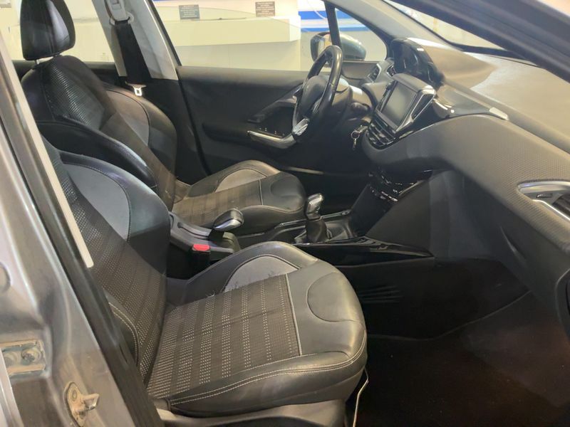 Peugeot 2008 1.2 PureTech Allure 2018 – снимка 16