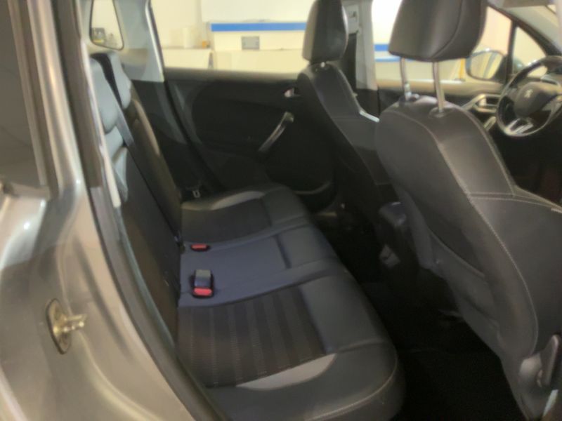 Peugeot 2008 1.2 PureTech Allure 2018 – снимка 19