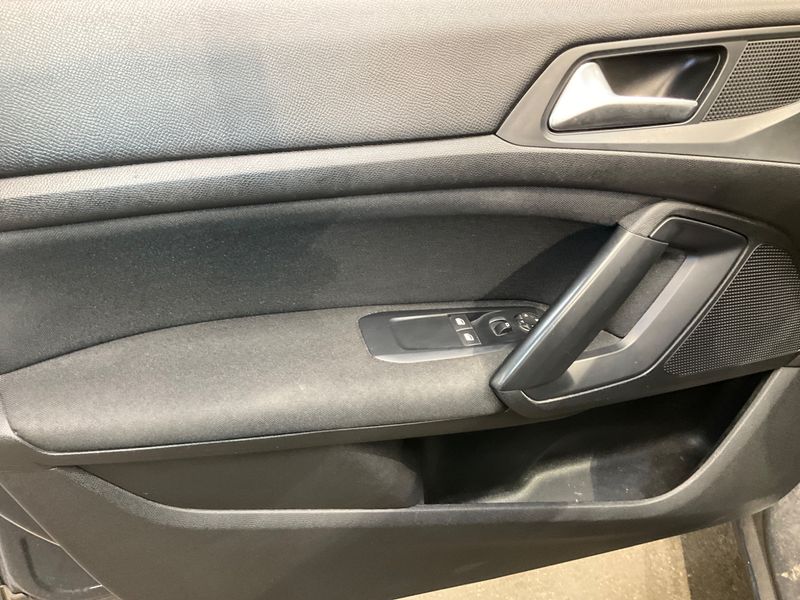 Peugeot 308 1.5 Blue-HDi Access 2019 – снимка 24