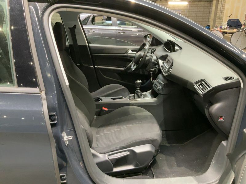 Peugeot 308 1.5 Blue-HDi Access 2019 – снимка 16