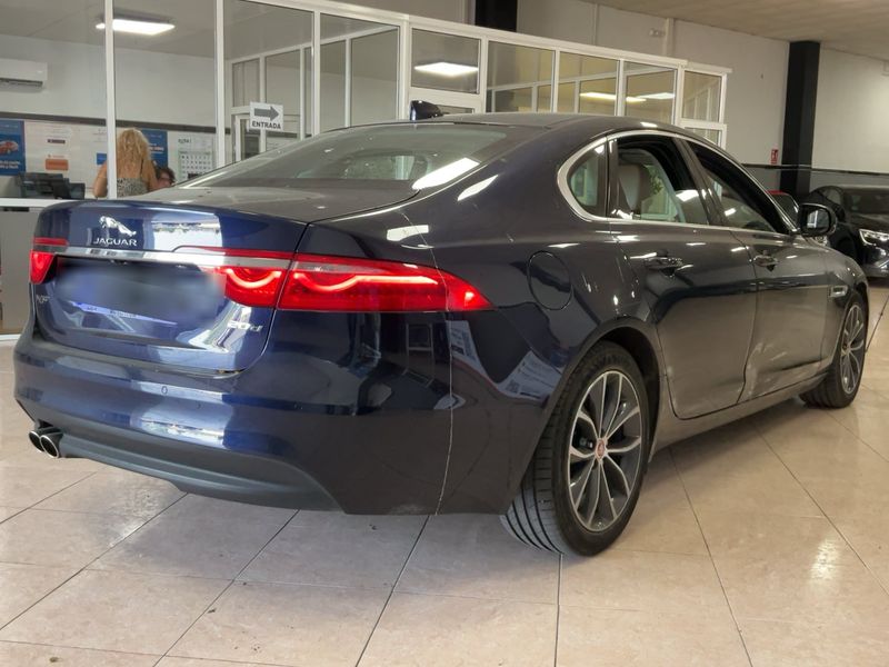 Jaguar XF 20d British Design Edition AWD 2016 – снимка 8