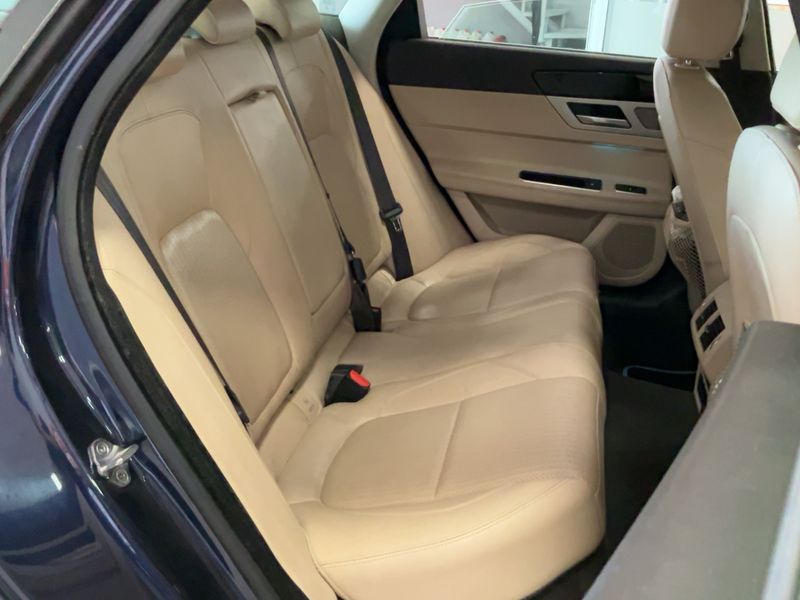 Jaguar XF 20d British Design Edition AWD 2016 – снимка 19