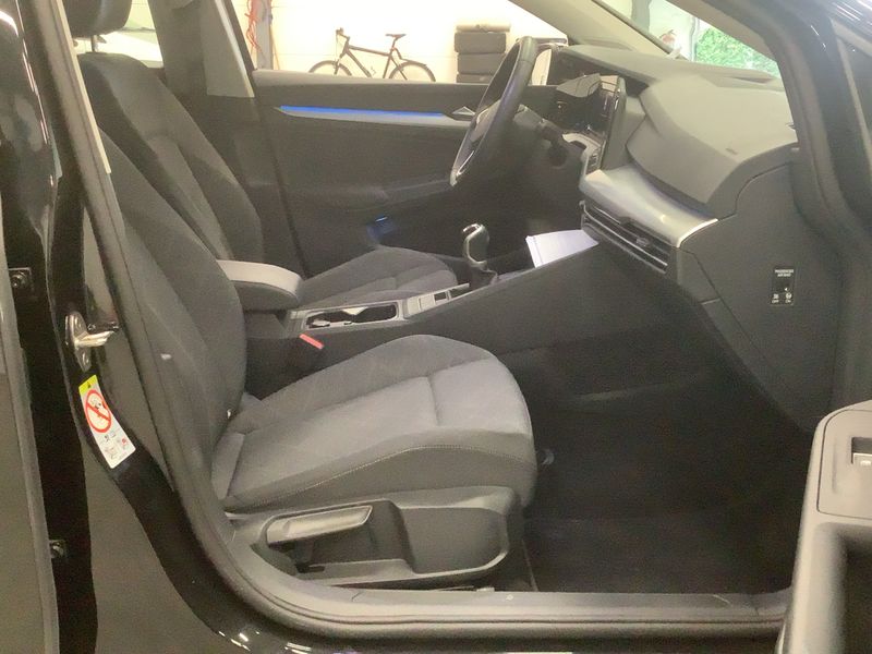Volkswagen Golf VIII 2.0 TDI Life 2024 – снимка 16