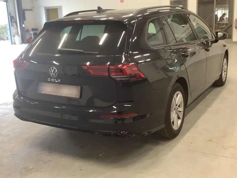 Volkswagen Golf VIII 2.0 TDI Life 2024 – снимка на щета 8