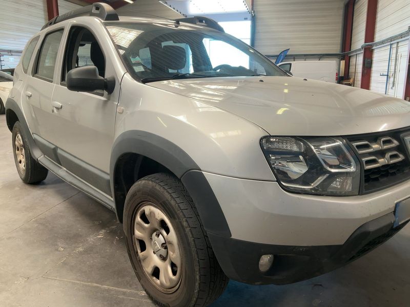 Dacia Duster 1.5 dCi Laureate 4x2 2015 – снимка 12