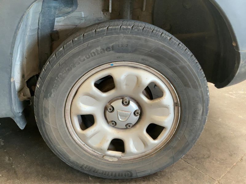 Dacia Duster 1.5 dCi Laureate 4x2 2015 – снимка 5