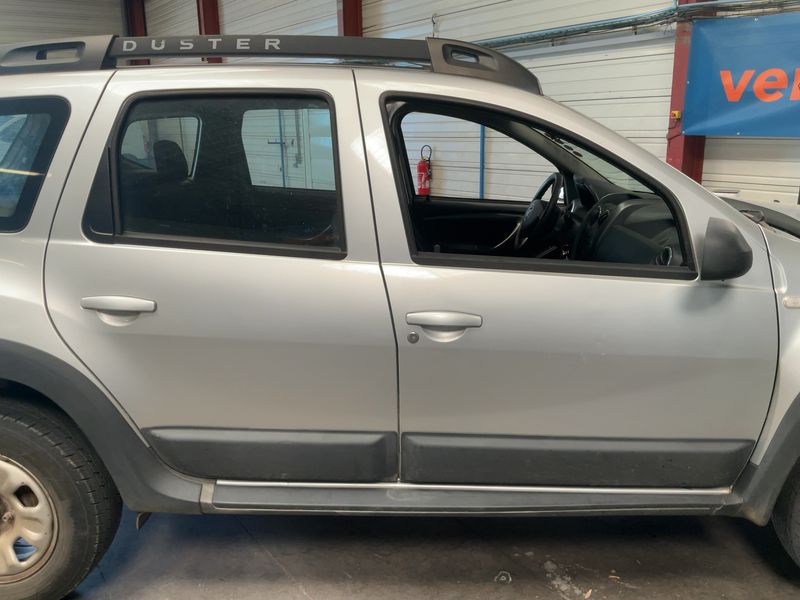 Dacia Duster 1.5 dCi Laureate 4x2 2015 – снимка 10