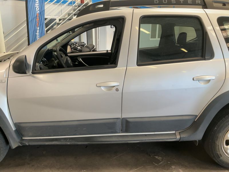 Dacia Duster 1.5 dCi Laureate 4x2 2015 – снимка 4