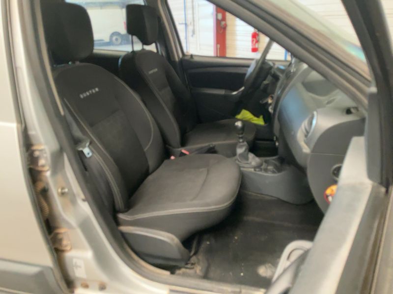 Dacia Duster 1.5 dCi Laureate 4x2 2015 – снимка 16