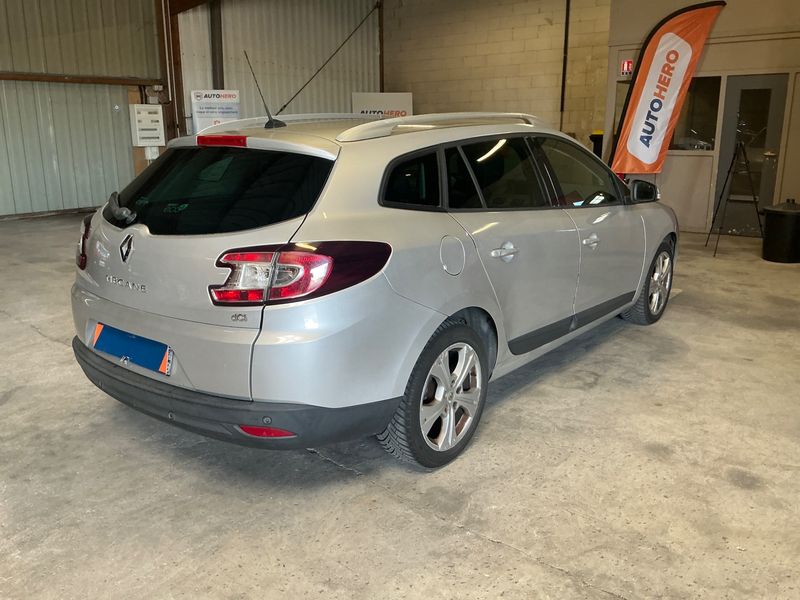 Renault Megane 1.5 dCi Dynamique 2011 – снимка 2