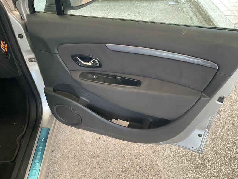 Renault Scenic 1.5 dCi Limited 2016 – снимка 25