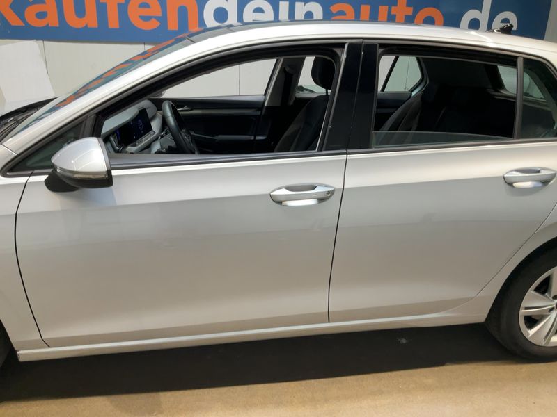 Volkswagen Golf VIII 2.0 TDI Life 2022 – снимка 4