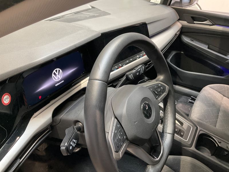 Volkswagen Golf VIII 2.0 TDI Life 2022 – снимка 22