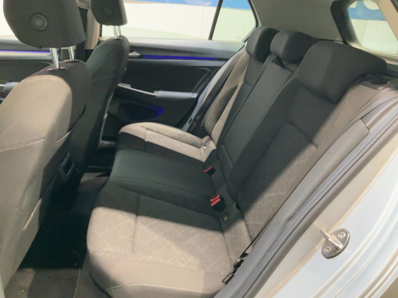 Volkswagen Golf VIII 2.0 TDI Life 2022 – снимка 19