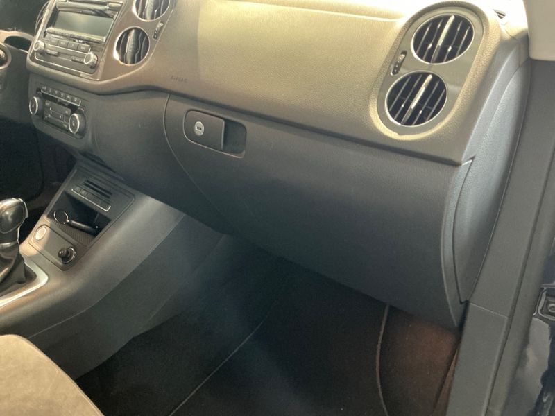 Volkswagen Tiguan 1.4 TSI Sport & Style BlueMotion Tech 2015 – снимка 29