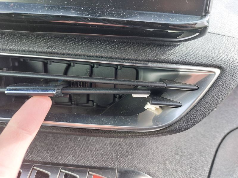 Peugeot 5008 1.2 PureTech Allure Pack 2021 – снимка 39