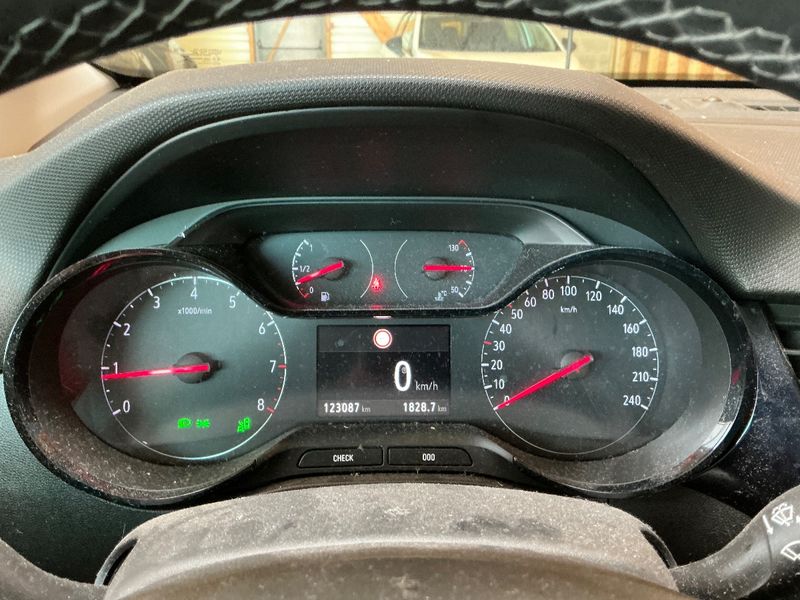 Opel Crossland X 1.2 Turbo Design 120 ans 2019 – снимка 18