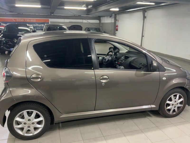 Toyota Aygo 1.0 VVT-i Dynamic 2014 – снимка 10