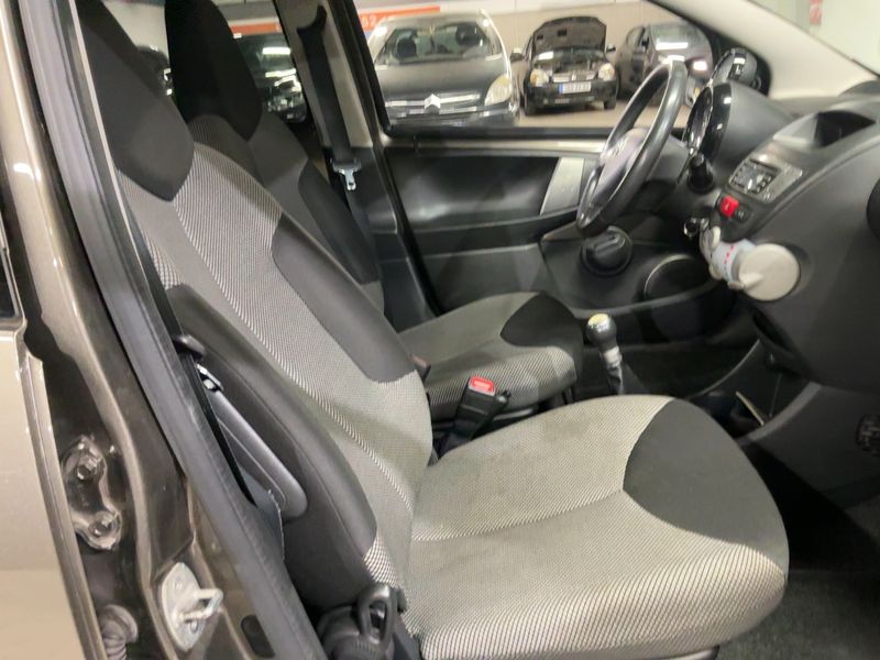 Toyota Aygo 1.0 VVT-i Dynamic 2014 – снимка 16