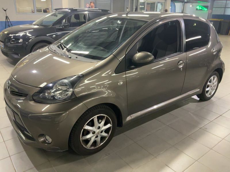 Toyota Aygo 1.0 VVT-i Dynamic 2014 – снимка 2