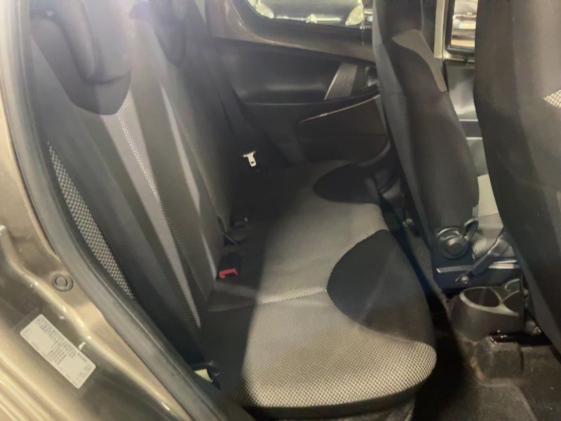 Toyota Aygo 1.0 VVT-i Dynamic 2014 – снимка 19