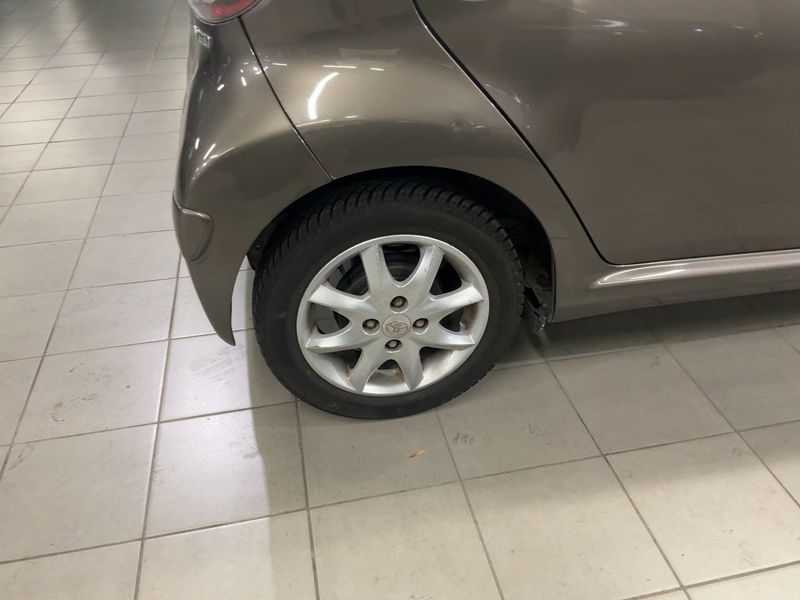 Toyota Aygo 1.0 VVT-i Dynamic 2014 – снимка 9